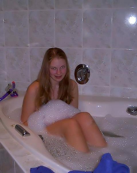 Жесткий трах парочки в душевой комнате 7 фото