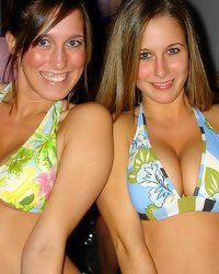 Молодые бляди решили раздеться догола 3 фотография