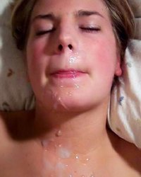 Забрызганная спермой милашка 7 фотография