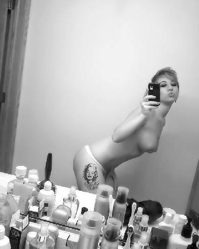 Телки фотографируют свое тело 2 фото