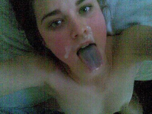 Милашку Сью трахают в рот 15 фото