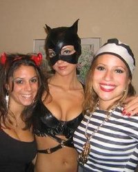 Шлюшка Кэт хвастается прелестями 9 фотография