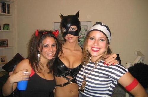 Шлюшка Кэт хвастается прелестями 9 фото