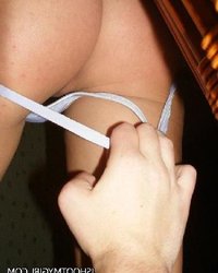 Молодая сучка раздевается для классной дрочки 4 фотография Молодая сучка раздевается для классной дрочки 4 фотография