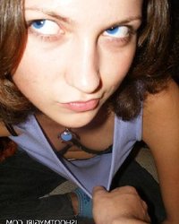 Молодая сучка раздевается для классной дрочки 14 фотография Молодая сучка раздевается для классной дрочки 14 фотография