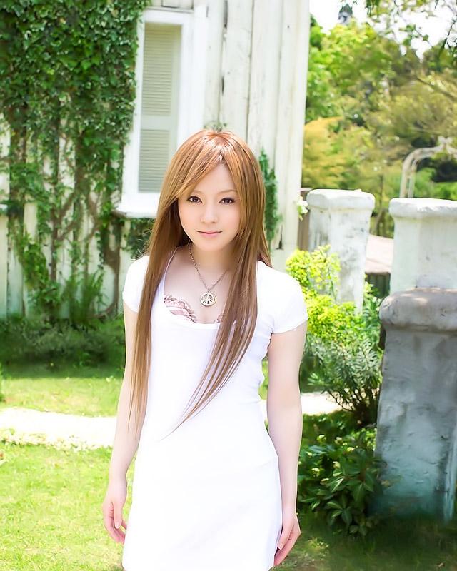 Опрятная японка устраивает блядский стриптиз 2 фото