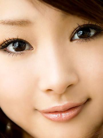 Девушка аниме показала свою аккуратную киску 1 фото