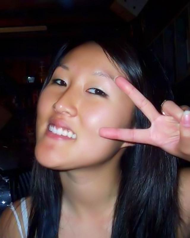 Азиатка любит заниматься сексом 4 фото