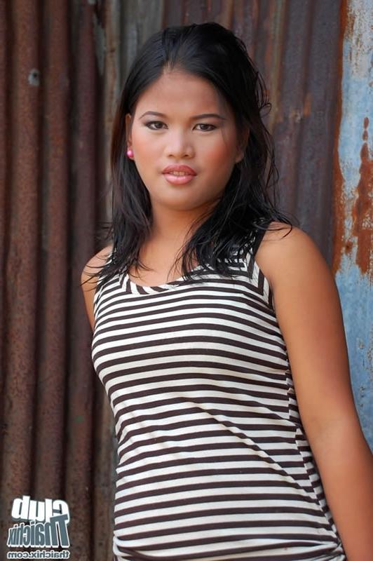 Японская сучка устраивает интимное шоу для любого желающего 2 фото