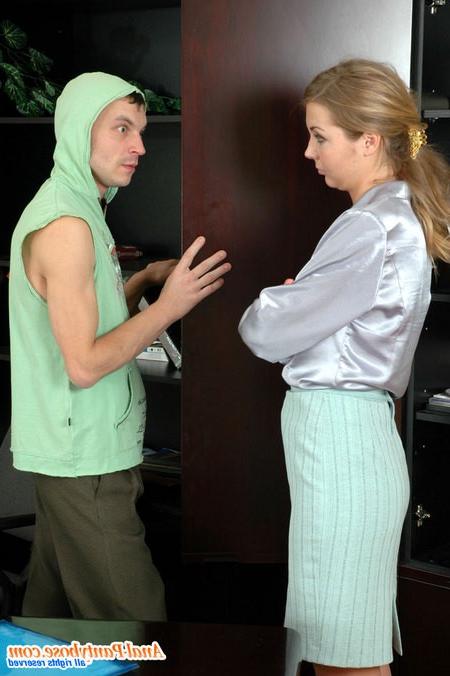 Мастер по ремонту полов удовлетворил развратную заказчицу 2 фото