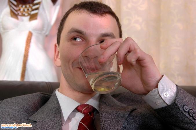 Риелтор Максим занимается сексом со своей клиенткой 1 фото