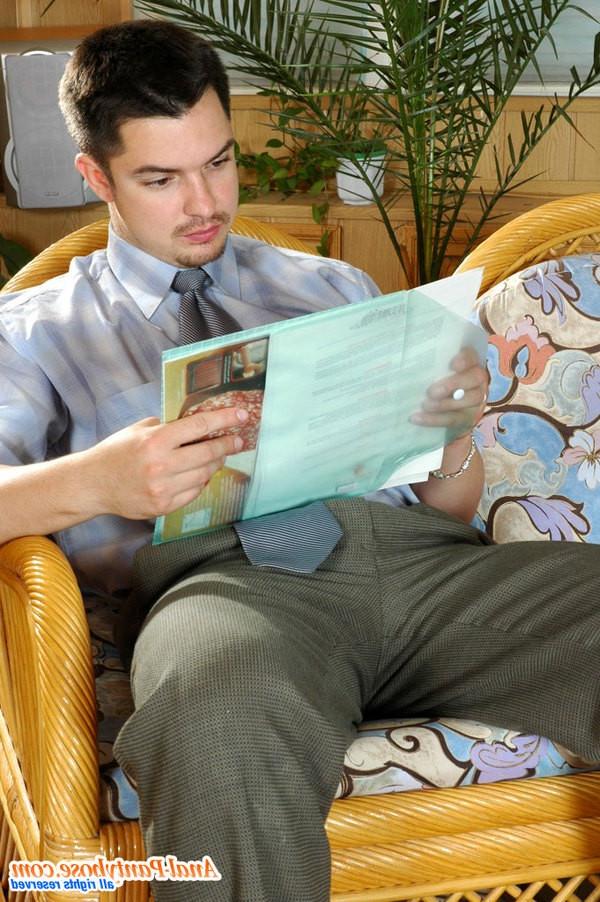 Топ менеджер расслабляется вместе с минетчицей 2 фото