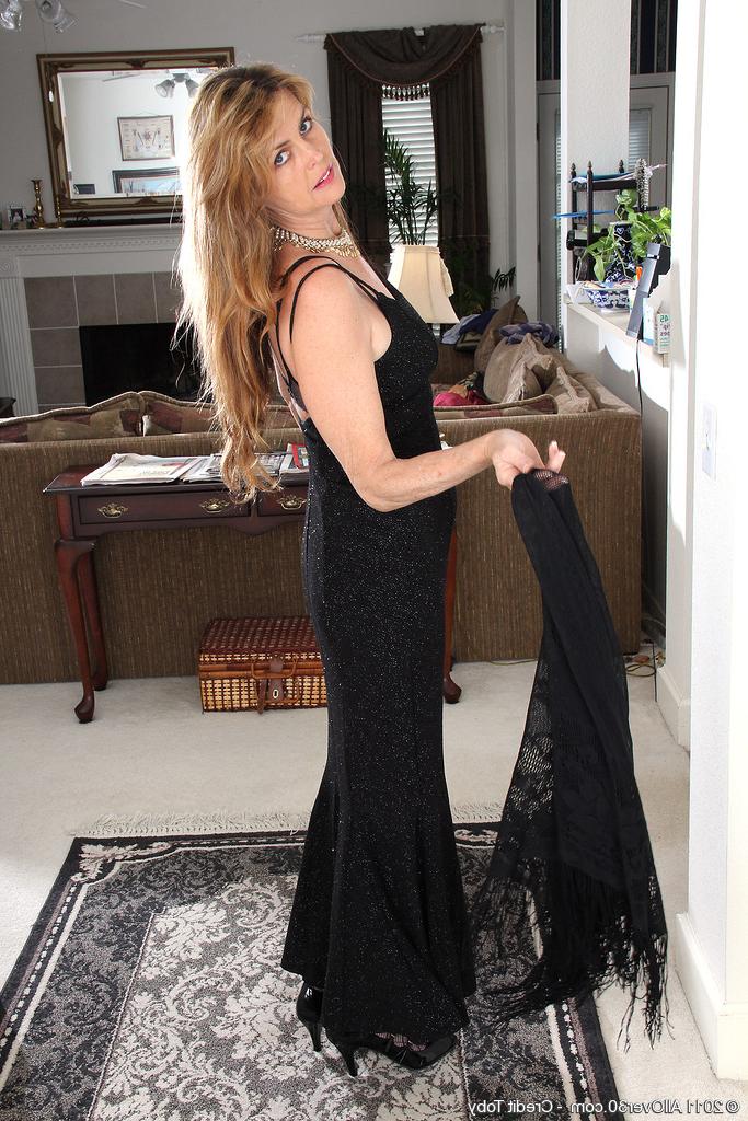 Она не молода, но между ногами у нее - горячо 12 фото