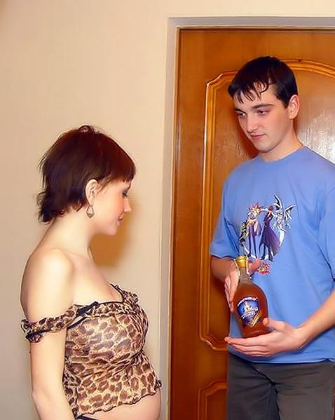 Тетя удовлетворяет двух молоденьких парней 2 фото