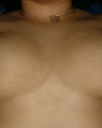 Валя любит показывать сиськи и засовывать в рот самотык 16 фотография