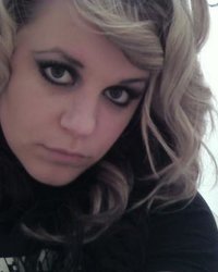 Валя любит показывать сиськи и засовывать в рот самотык 2 фотография