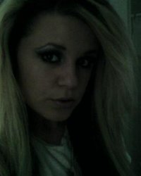 Валя любит показывать сиськи и засовывать в рот самотык 12 фотография