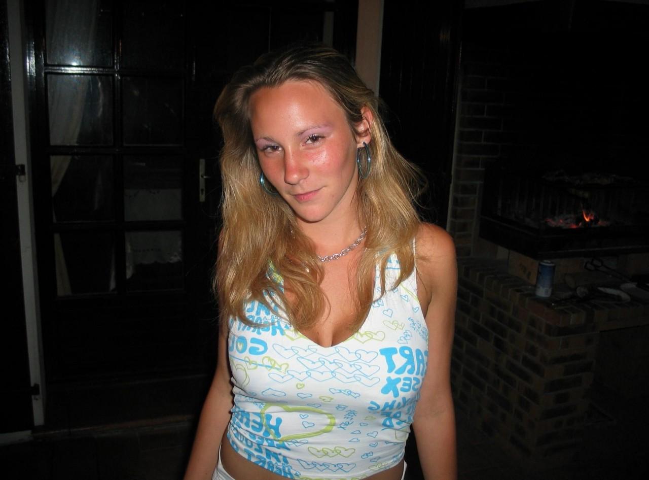 У Анжелы вскрыли компьютер и похитили личные откровенные фото 14 фото