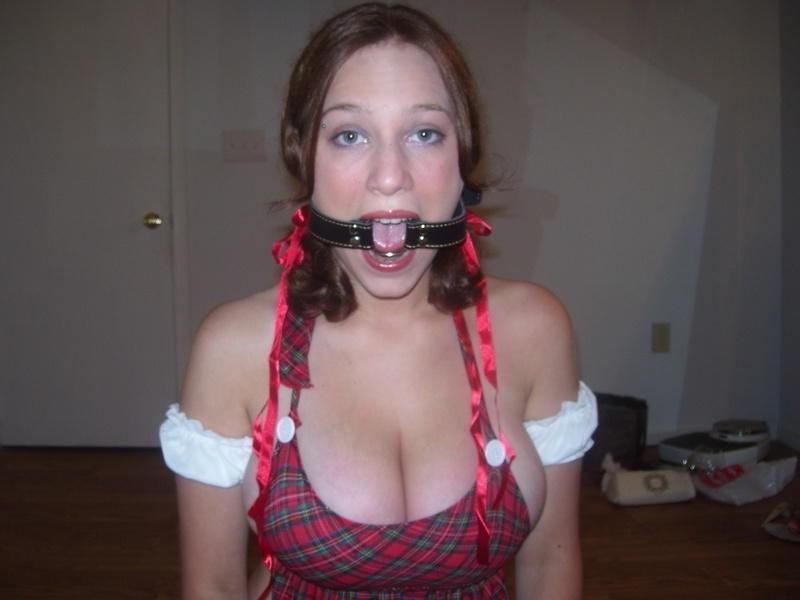 Большегрудая Настя возбуждает себя и сует в вагину секс игрушки 2 фото