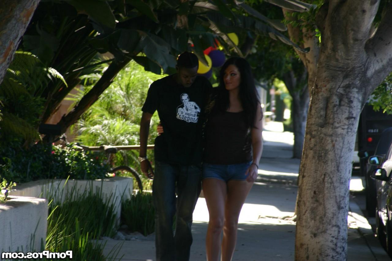 Парочка практикует позу шестьдесят девять 6 фото