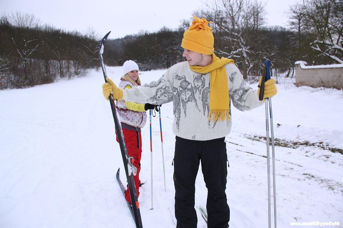 Познакомились на горнолыжном курорте и стали ебаться друг с другом 5 фото