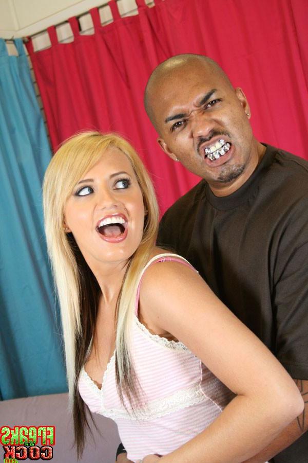 Шалаву выебал лысый парень с длинным членом 2 фото