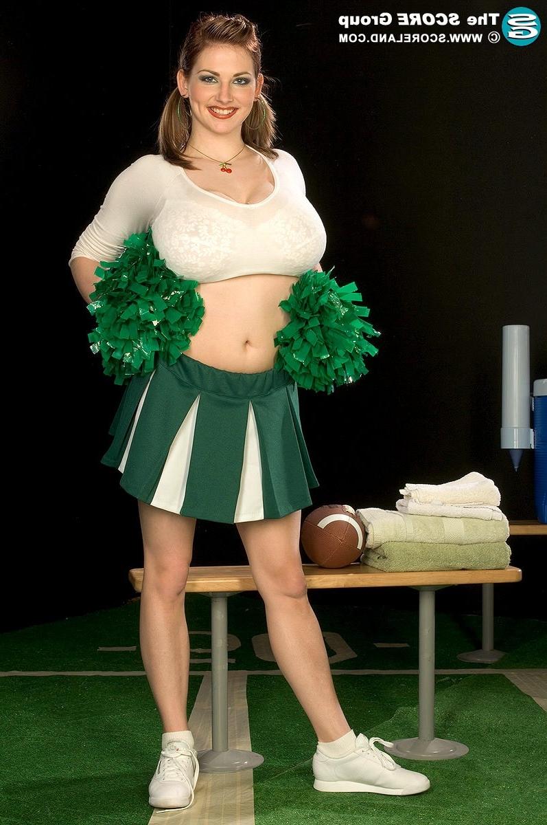 Девушка с большой грудью хочет парня 3 фото