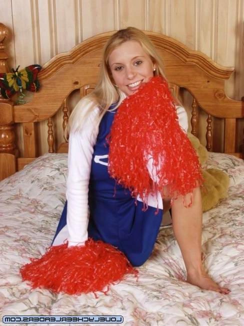 Блонди разделась, лишь бы ее выебали 1 фото