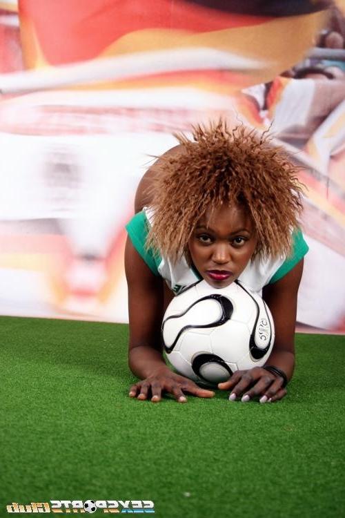 Темнокожая волейболистка подрабатывает порно актрисой 10 фото