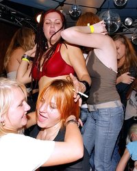 Девки напились и их потянуло на разврат 2 фотография Девки напились и их потянуло на разврат 2 фотография