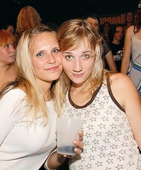 Танцы в клубе перешли в массовую еблю