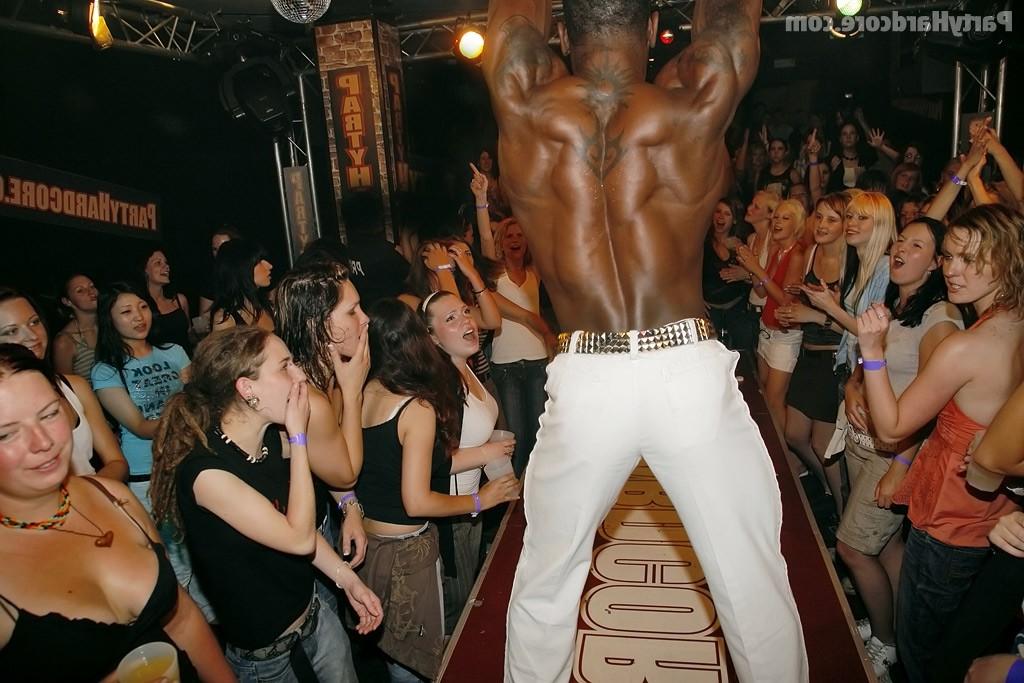 На дискотеке всех понесло на групповой трах 6 фото
