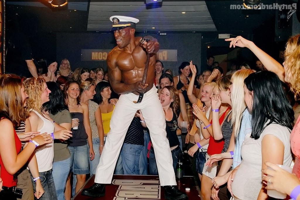 На дискотеке всех понесло на групповой трах 7 фото