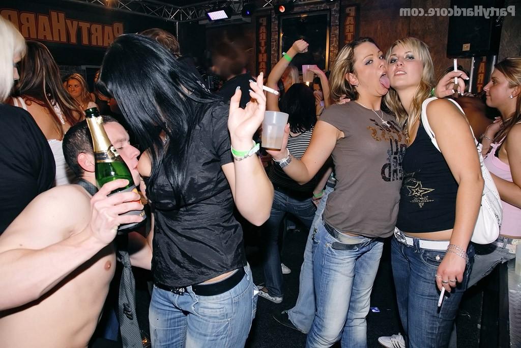 На вечеринке стриптизеров телки получили кучу оргазмов 14 фото