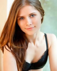 Она такая маленькая, но уже готова ебаться 7 фотография