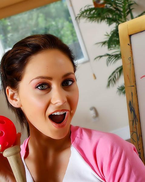 Спортсменка Вита обожает брать за щеку 4 фото