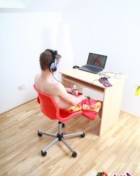 Несколько шлюшек соблазнили молодого программиста 3 фотография Несколько шлюшек соблазнили молодого программиста 3 фотография