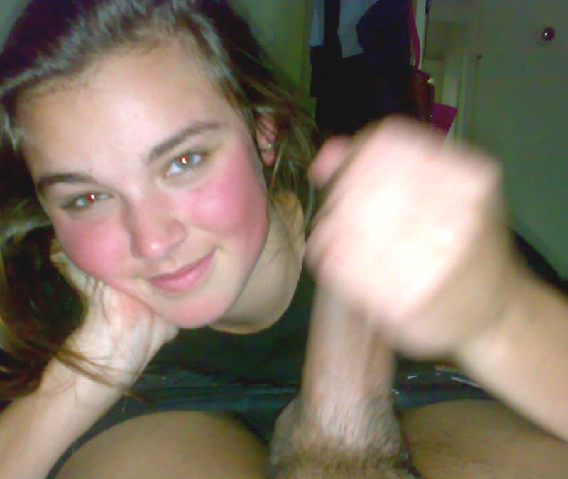 Извращенка девушка смакует член своего однокурсника 9 фото