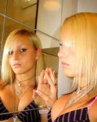 Молодые давалоки снимают себя голыми в душевой 8 фотография Молодые давалоки снимают себя голыми в душевой 8 фотография