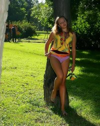 Развратная давалока демонстрирует тело и прелести 13 фотография