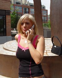 Давалка обзванивает знакомых в надежде потрахаться 2 фотография