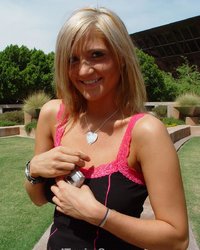 Давалка обзванивает знакомых в надежде потрахаться 4 фотография