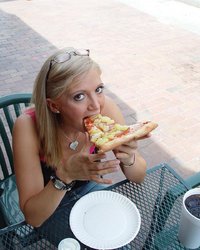 Давалка обзванивает знакомых в надежде потрахаться 8 фотография