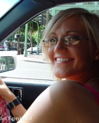 Давалка обзванивает знакомых в надежде потрахаться 15 фотография