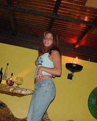 На празднике собрались пьяные студентки 4 фотография