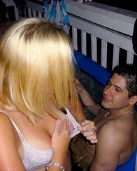 На пьяном празднике начинается сексуальный разврат 2 фотография На пьяном празднике начинается сексуальный разврат 2 фотография