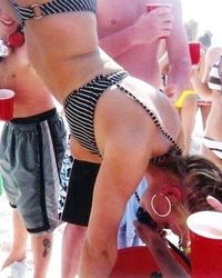 На пьяном празднике начинается сексуальный разврат 6 фотография На пьяном празднике начинается сексуальный разврат 6 фотография