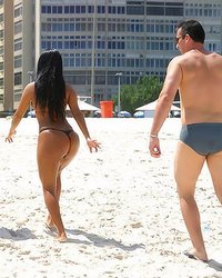 Загорелую сучку выебали летним днем сзади 4 фотография Загорелую сучку выебали летним днем сзади 4 фотография