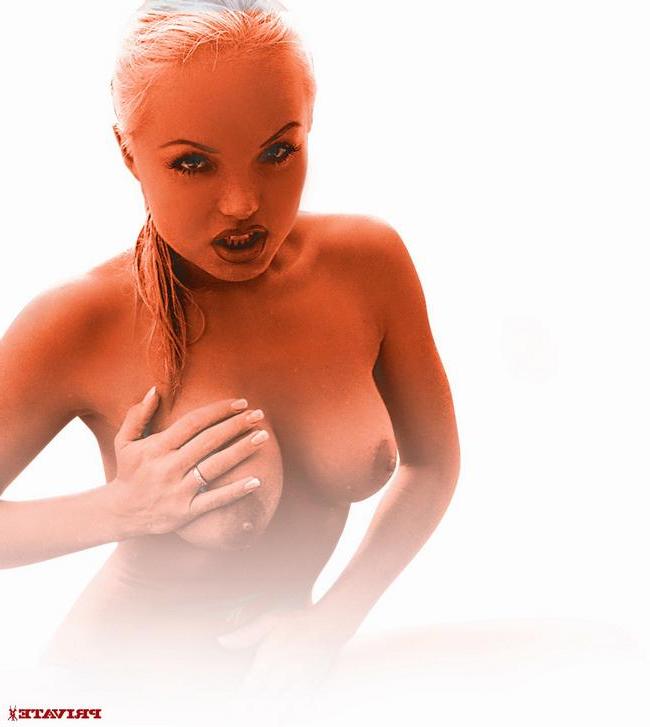 Любит посидеть на черном пенисе 7 фото