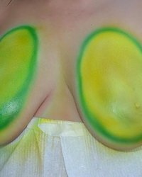 Девки с фруктовыми сиськами 8 фотография Девки с фруктовыми сиськами 8 фотография